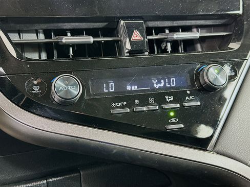 Used 2024 Toyota Camry SE image 23