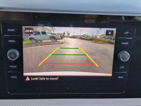 Used 2025 Volkswagen Taos SE w/ Panoramic Sunroof Package image 14