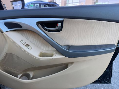 Used 2013 Hyundai Elantra GLS w/ Preferred Pkg image 16