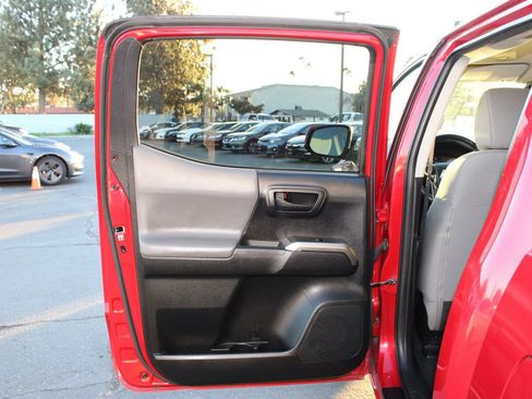 Used 2019 Toyota Tacoma SR5 image 18