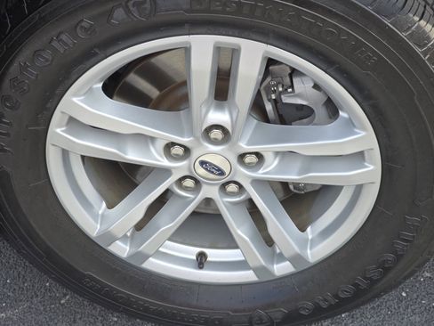 Used 2022 Ford Explorer XLT w/ Equipment Group 202A AWD/4WD image 3