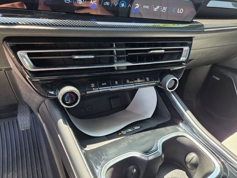 Certified 2025 Chevrolet Traverse High Country AWD/4WD image 27