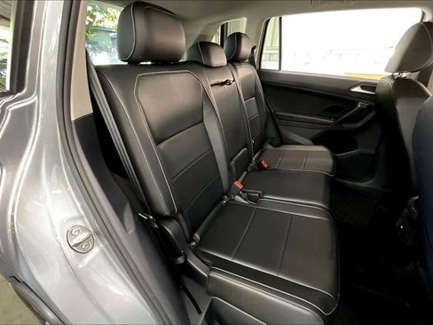 Used 2021 Volkswagen Tiguan SE image 28