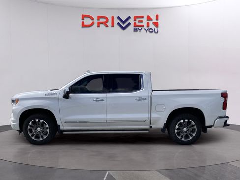 Used 2024 Chevrolet Silverado 1500 High Country w/ Technology Package image 3