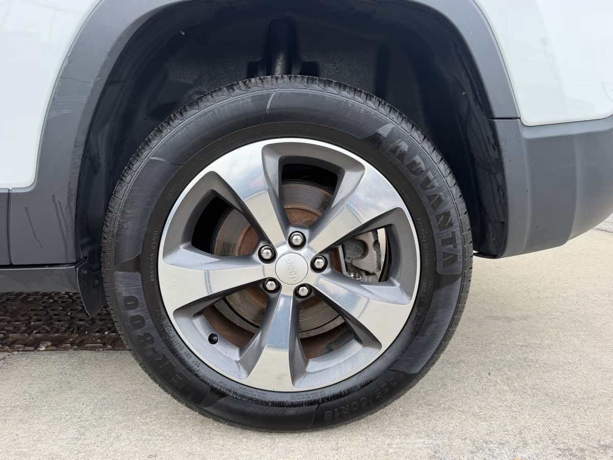 Used 2019 Jeep Cherokee Limited w/ Trailer Tow Group AWD/4WD image 9