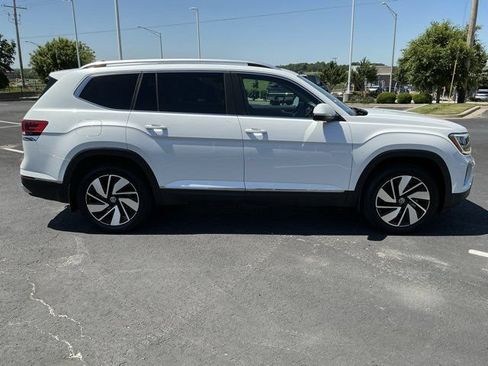 Used 2024 Volkswagen Atlas SEL AWD/4WD image 3