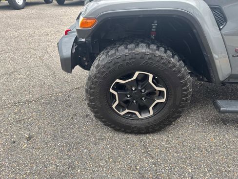 Used 2021 Jeep Gladiator Rubicon image 4