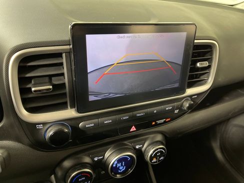 Certified 2022 Hyundai Venue SEL image 23