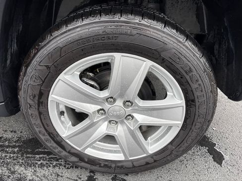 Used 2022 Jeep Compass Latitude AWD/4WD image 10