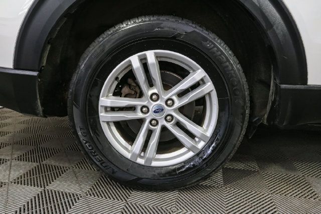 Used 2023 Ford Explorer XLT AWD/4WD image 16