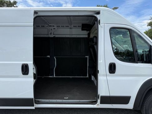 Used 2023 RAM ProMaster 2500 FWD image 13