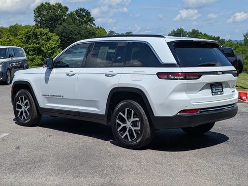 Used 2024 Jeep Grand Cherokee Limited w/ Luxury Tech Group II RWD image 7