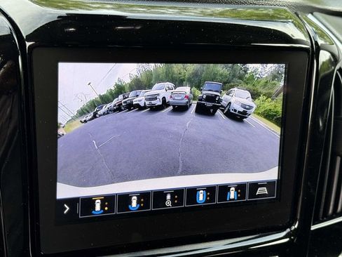 Used 2021 Chevrolet Traverse Premier FWD image 5