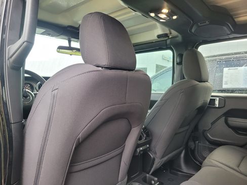 Used 2023 Jeep Wrangler Unlimited Sport AWD/4WD image 12