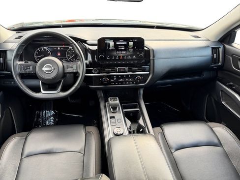 Used 2023 Nissan Pathfinder SL w/ Black Appearance Package AWD/4WD image 13