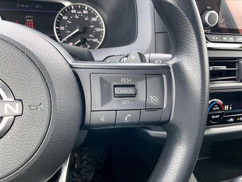 Used 2024 Nissan Pathfinder S image 23