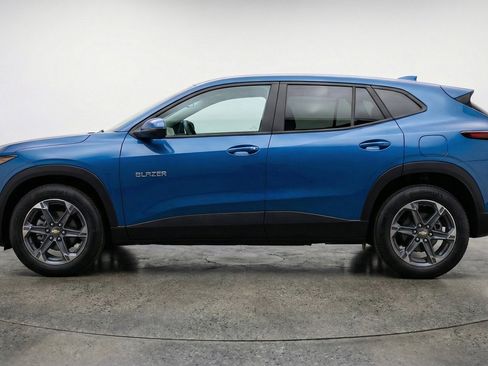 Used 2025 Chevrolet Blazer LT FWD image 4