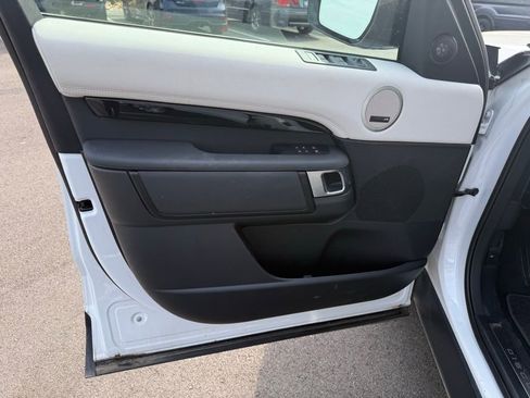 Used 2024 Land Rover Discovery S image 27