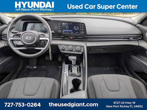 Used 2025 Hyundai Elantra SE w/ Cargo Package FWD image 15