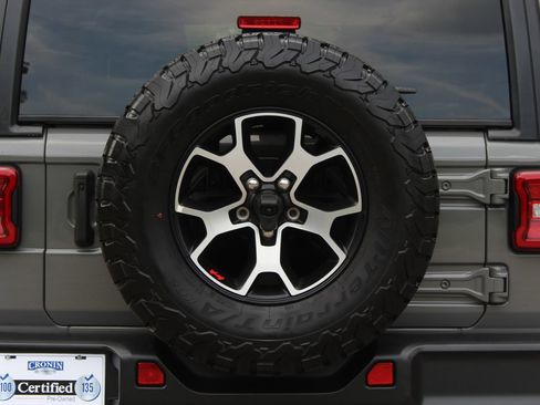 Used 2022 Jeep Wrangler Unlimited Rubicon w/ LED Lighting Group AWD/4WD image 29