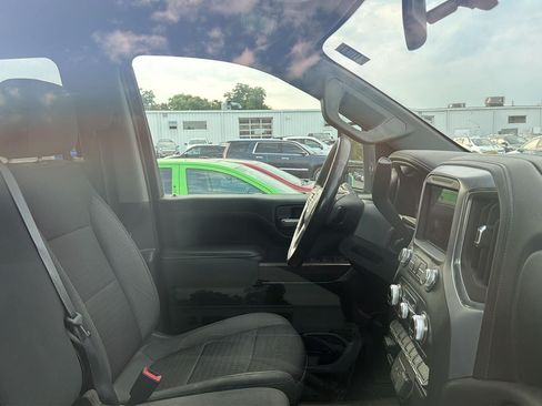 Used 2022 GMC Sierra 2500 SLE w/ SLE Value Package; AWD/4WD image 9