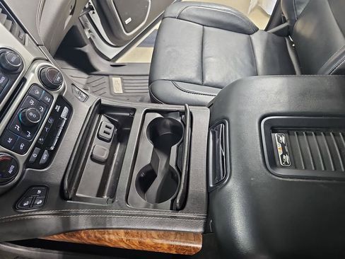 Used 2018 Chevrolet Suburban Premier AWD/4WD image 30