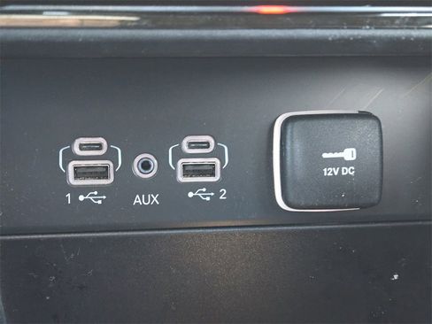 Used 2024 Jeep Grand Cherokee Limited w/ Black Appearance Package image 22