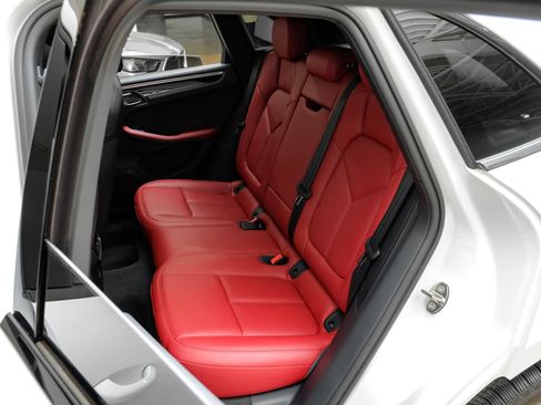 Used 2023 Porsche Macan AWD/4WD image 41