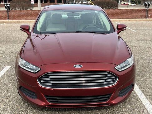 Used 2014 Ford Fusion SE image 5