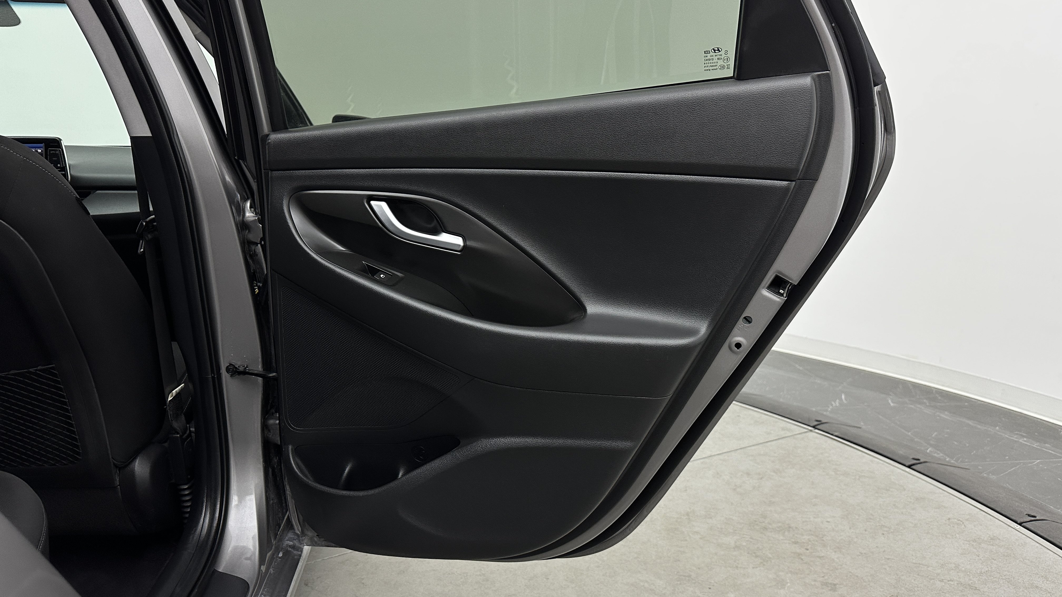 Used 2020 Hyundai Elantra GT FWD image 29