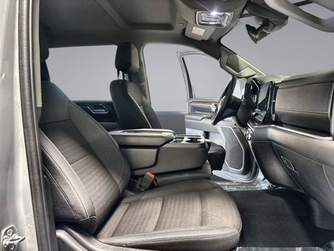 Used 2025 GMC Sierra 3500 SLE w/ SLE Value Package image 32