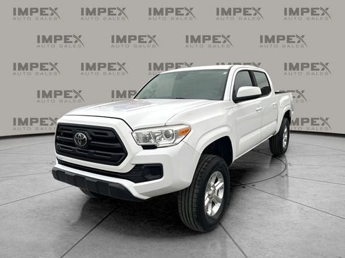 Used 2019 Toyota Tacoma SR image 1