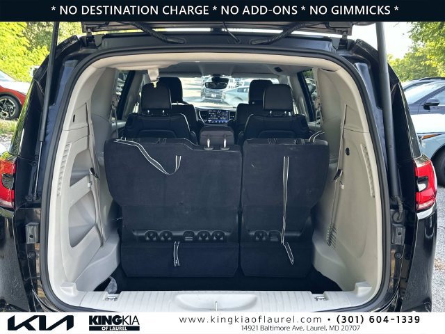 Used 2023 Chrysler Pacifica Touring-L FWD image 18