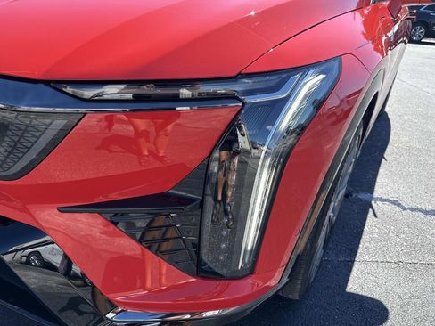 Certified 2025 Cadillac Optiq Sport 2 image 9