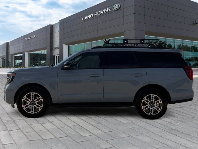 Used 2025 Ford Expedition Active RWD image 2
