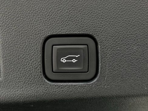 Used 2025 Chevrolet Traverse LT FWD image 33