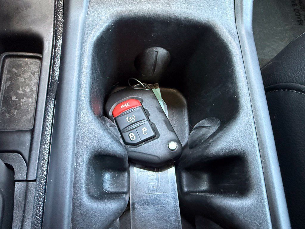 Used 2019 Jeep Wrangler Unlimited Sahara AWD/4WD image 31