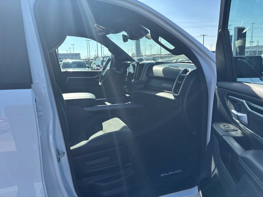 Used 2024 RAM 1500 Big Horn AWD/4WD image 32