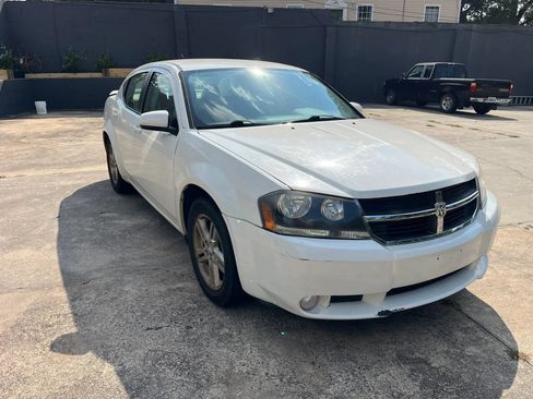Used 2010 Dodge Avenger R/T FWD image 2