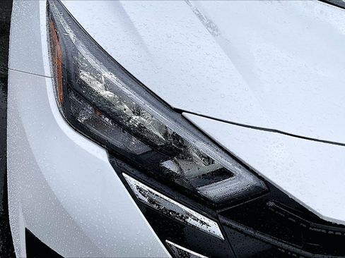 Used 2025 Nissan Versa SV w/ Trunk Package FWD image 17