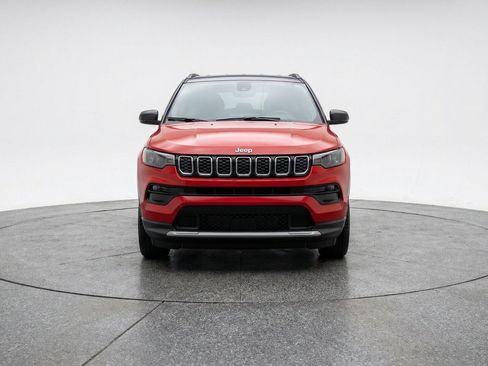 Used 2025 Jeep Compass Limited AWD/4WD image 2
