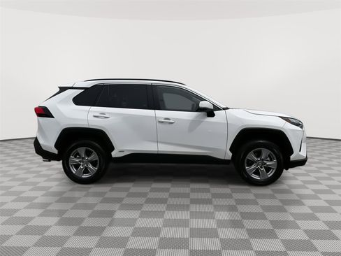Used 2025 Toyota RAV4 XLE AWD/4WD image 5