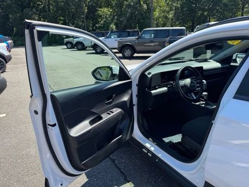 Used 2025 Hyundai Kona SEL FWD image 12