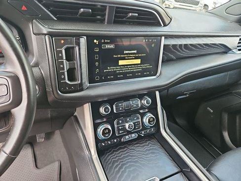 Used 2024 GMC Yukon XL Denali RWD image 11