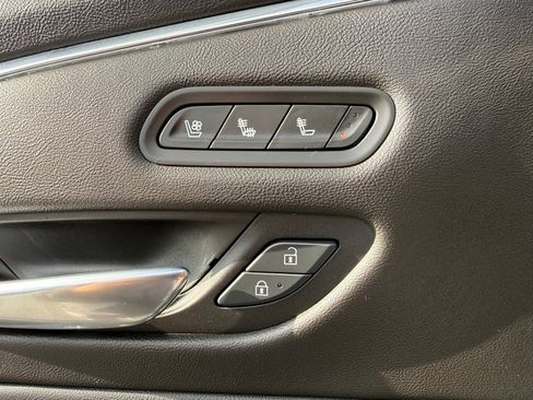 Used 2021 Cadillac Escalade Premium Luxury image 12