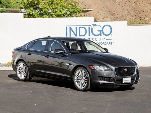 Used 2017 Jaguar XF Prestige image 4