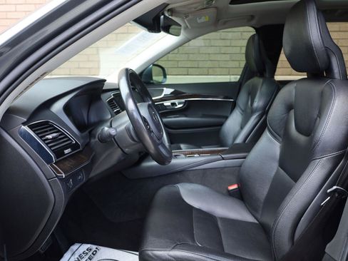 Used 2018 Volvo XC90 T5 Momentum w/ Momentum Plus Package FWD image 14