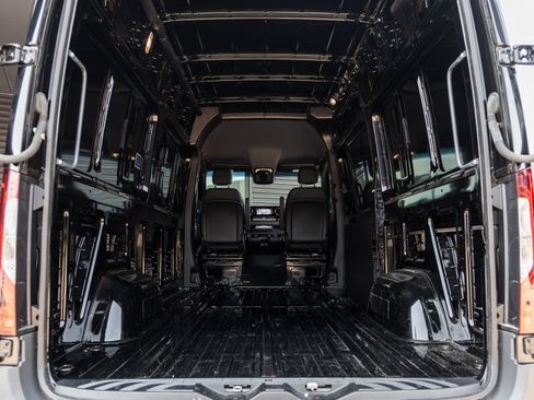 Used 2024 Mercedes-Benz Sprinter 2500 image 29