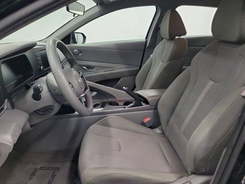 Used 2025 Hyundai Elantra SE FWD image 21