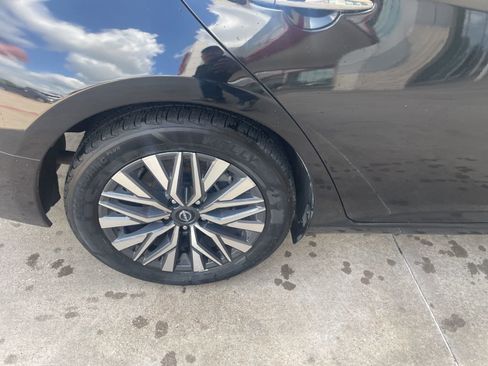 Used 2024 Nissan Altima 2.5 SV image 8